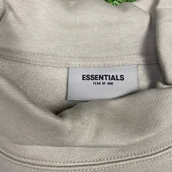 New w/ tags women’s 2021 fear of god essentials mock neck pullover in Sage - Picture 4 of 4